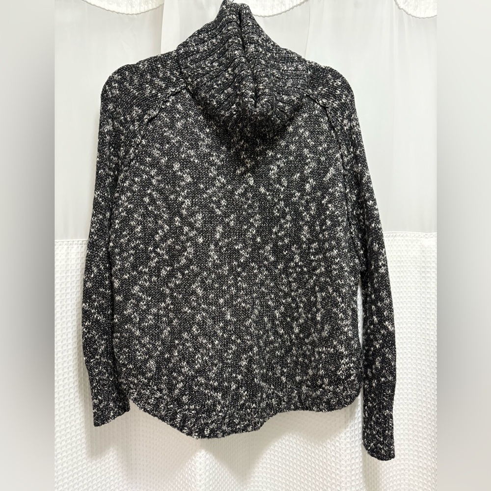 Luck Brand. Women's Black and White Knit Sweater. EUC. Size xs.